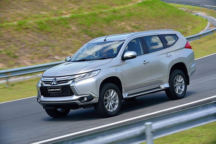 Mitsubishi ra mat Pajero Sport 2017 